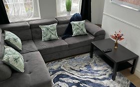 2 Bedroom Flat, 2 Minutes Walk To Bethnalgreen Station, Central London